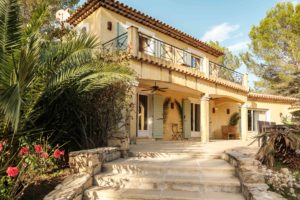 Le Queyron - la maison escalier et terasse